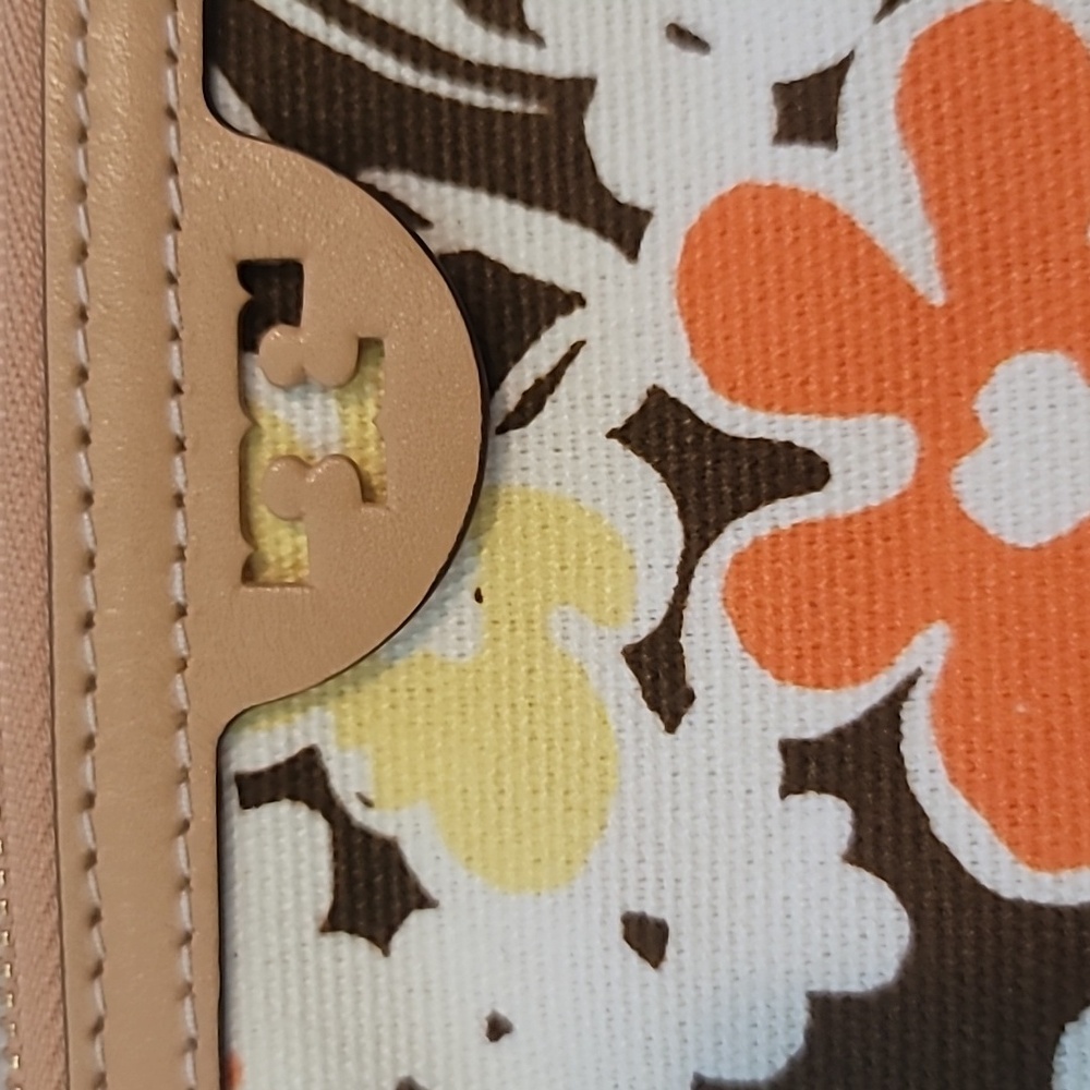 Tory Burch Makeup Bag - Picture 6 of 8